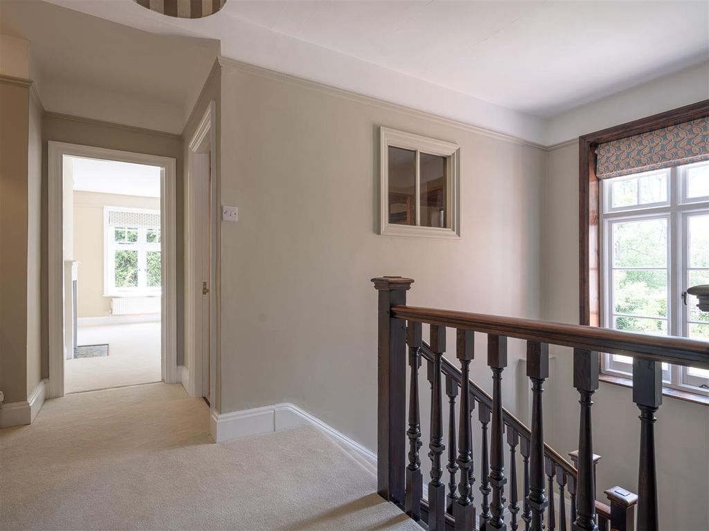 Additional image 13 of 5 bed property to rentDe Vaux Place, Salisbury SP1