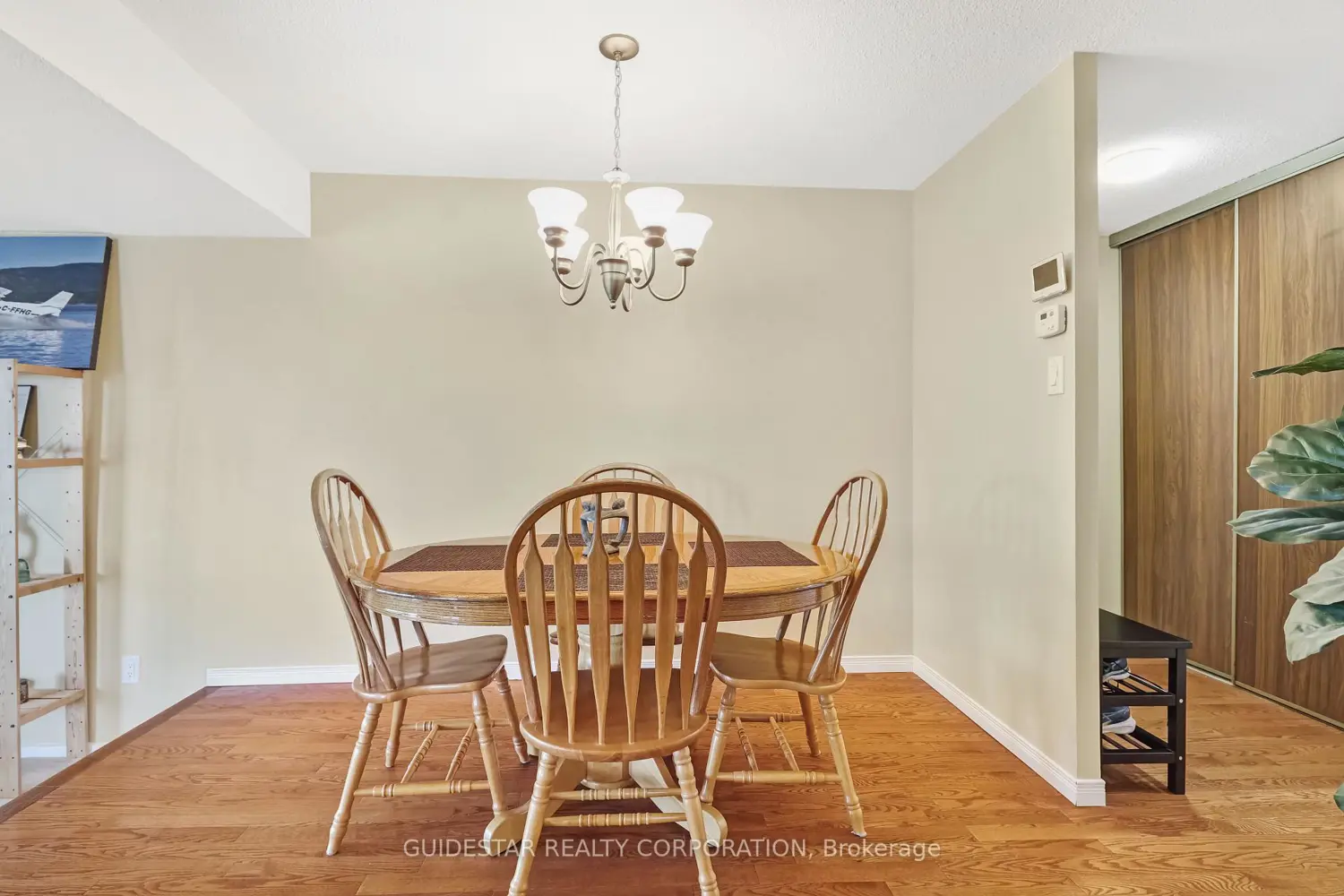 Additional image 10 of 1171 Ambleside Drive 1906