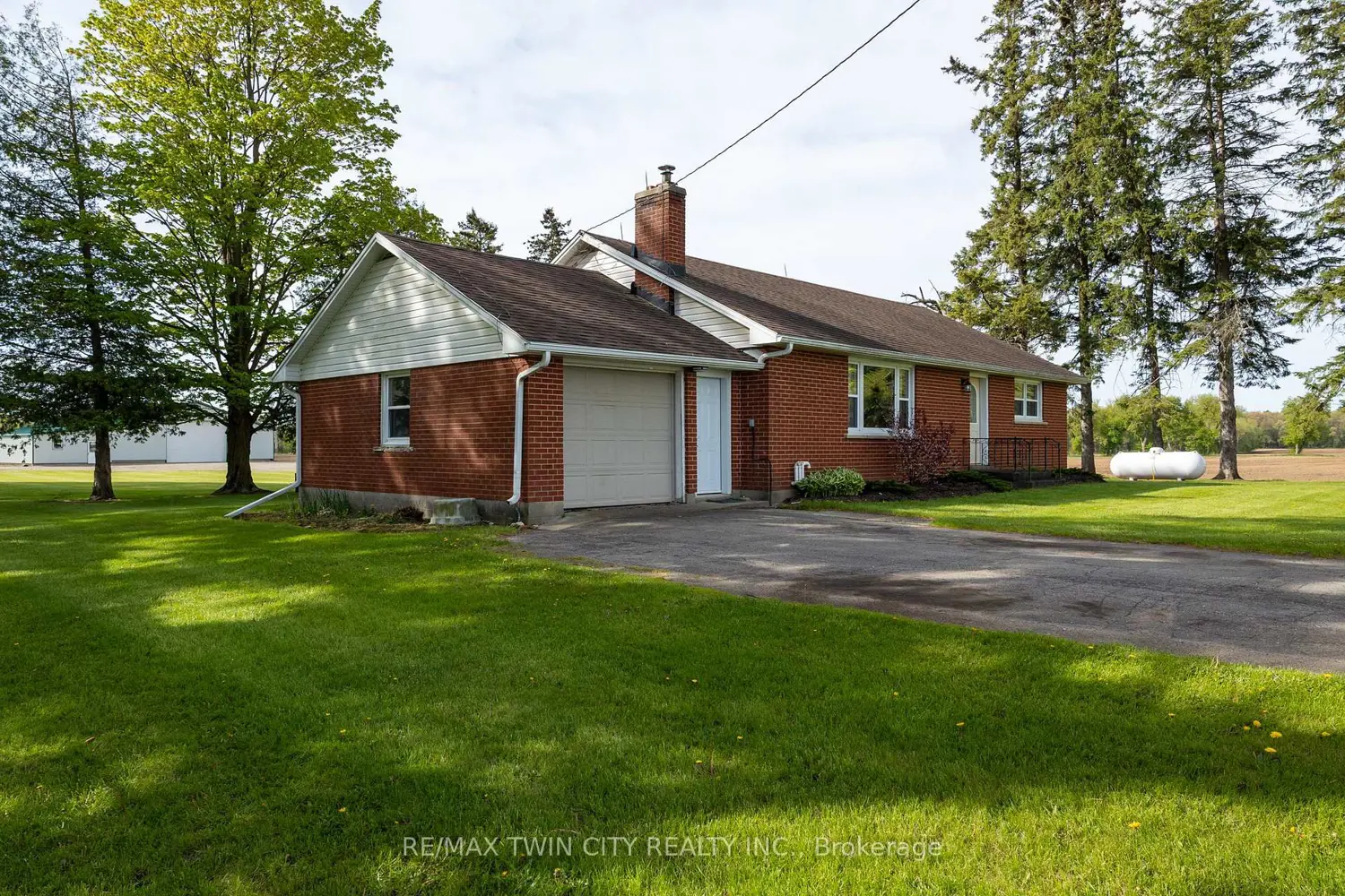 522 Ellis Avenue photo 2