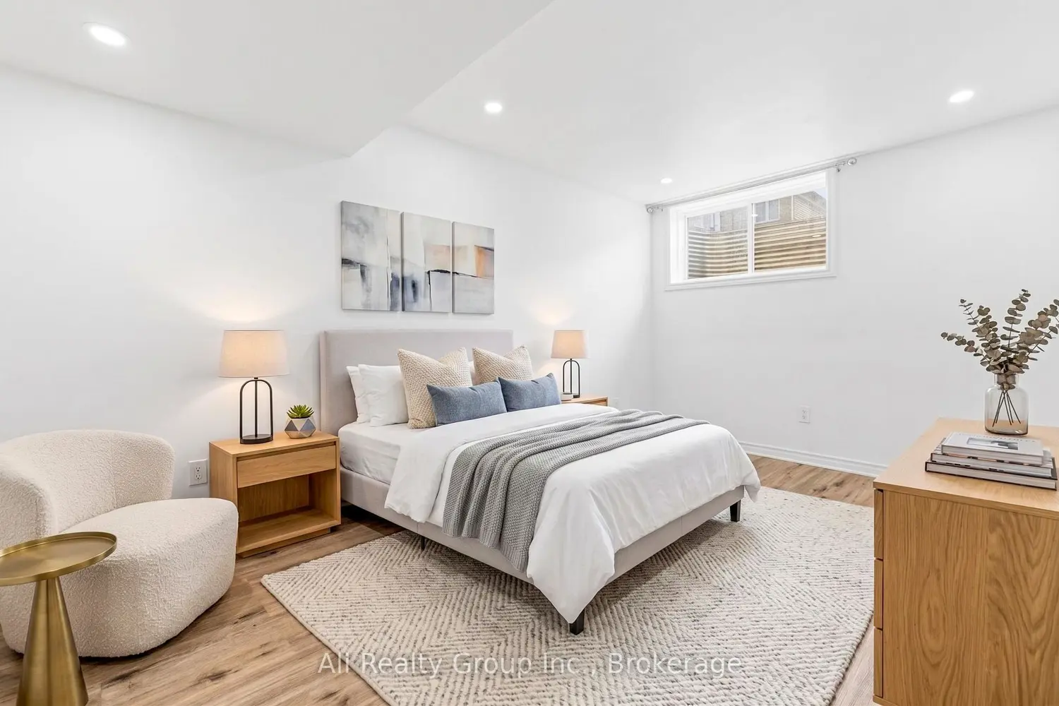 400 Nestleton Street photo 4