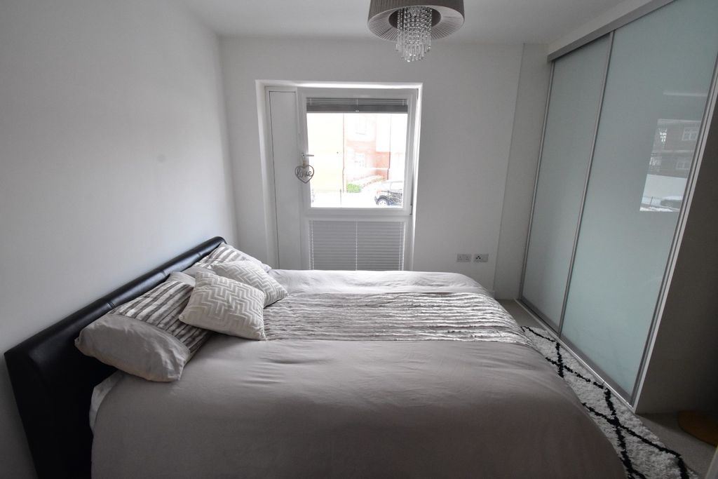 Additional image 5 of 2 bed flat to rentGriffin Court, Stirling Drive, Luton, Bedfordshire LU2