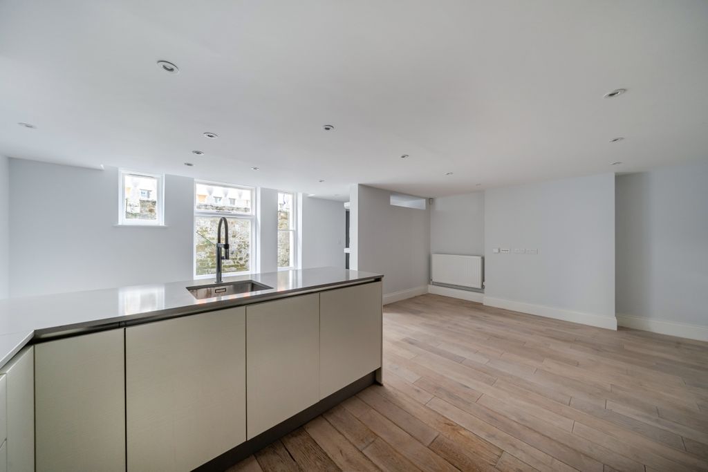 Additional image 5 of 2 bed flat to rentSheet Street, Windsor SL4