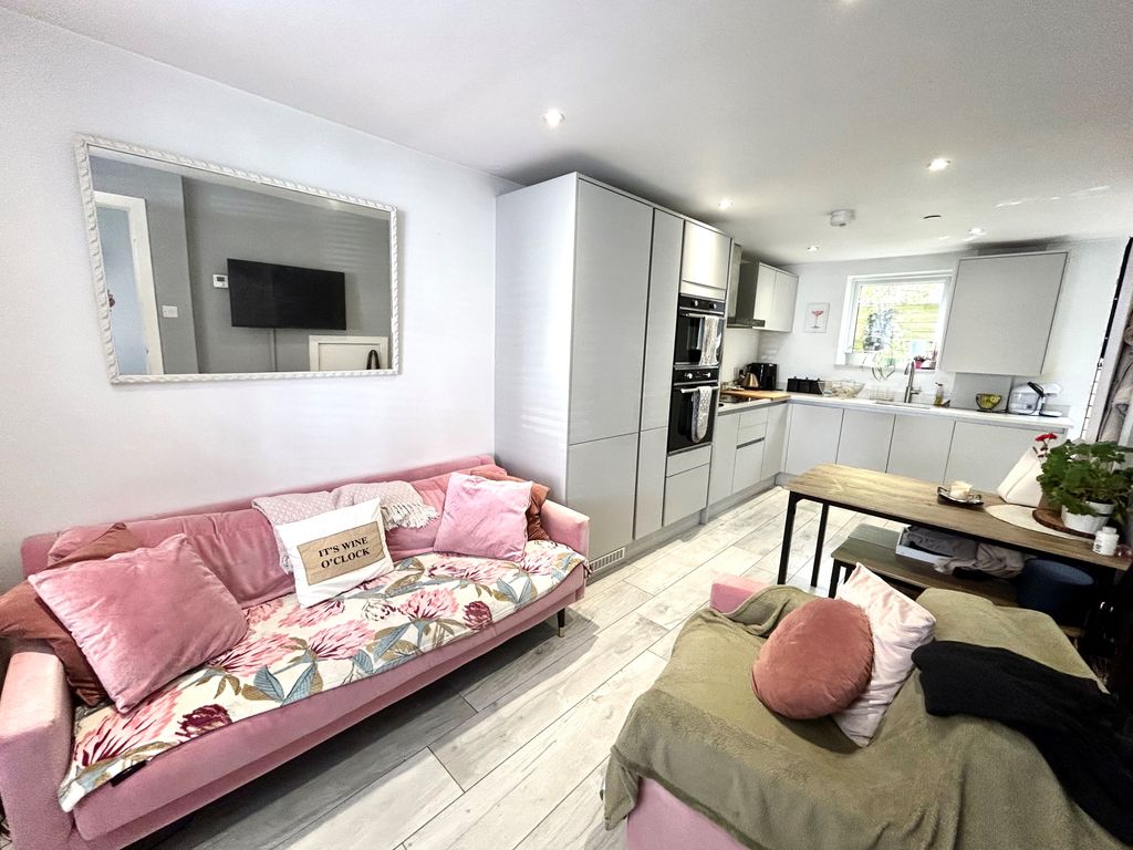 Additional image 2 of 3 bed property to rentPlassey Street, Penarth CF64
