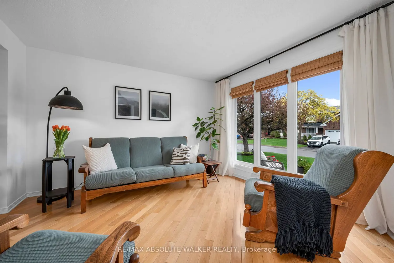 726 Thicket Way photo 3