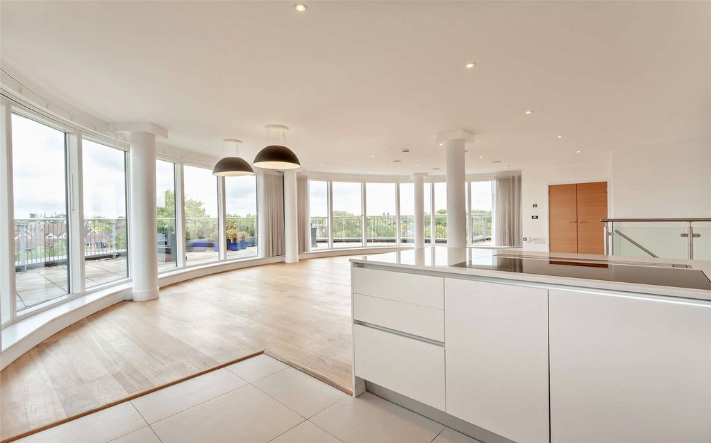 Additional image 2 of 3 bed flat to rentMarlowe House, Kingsley Walk, Cambridge CB5