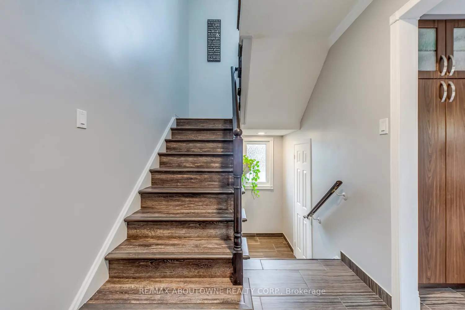 Additional image 9 of 1209 Old Oak Drive