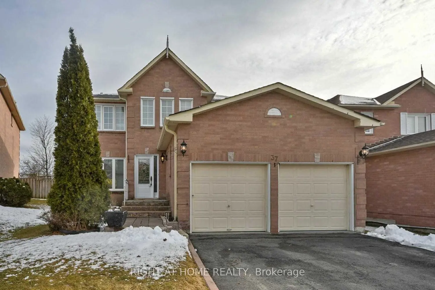 37 Willcocks Crescent