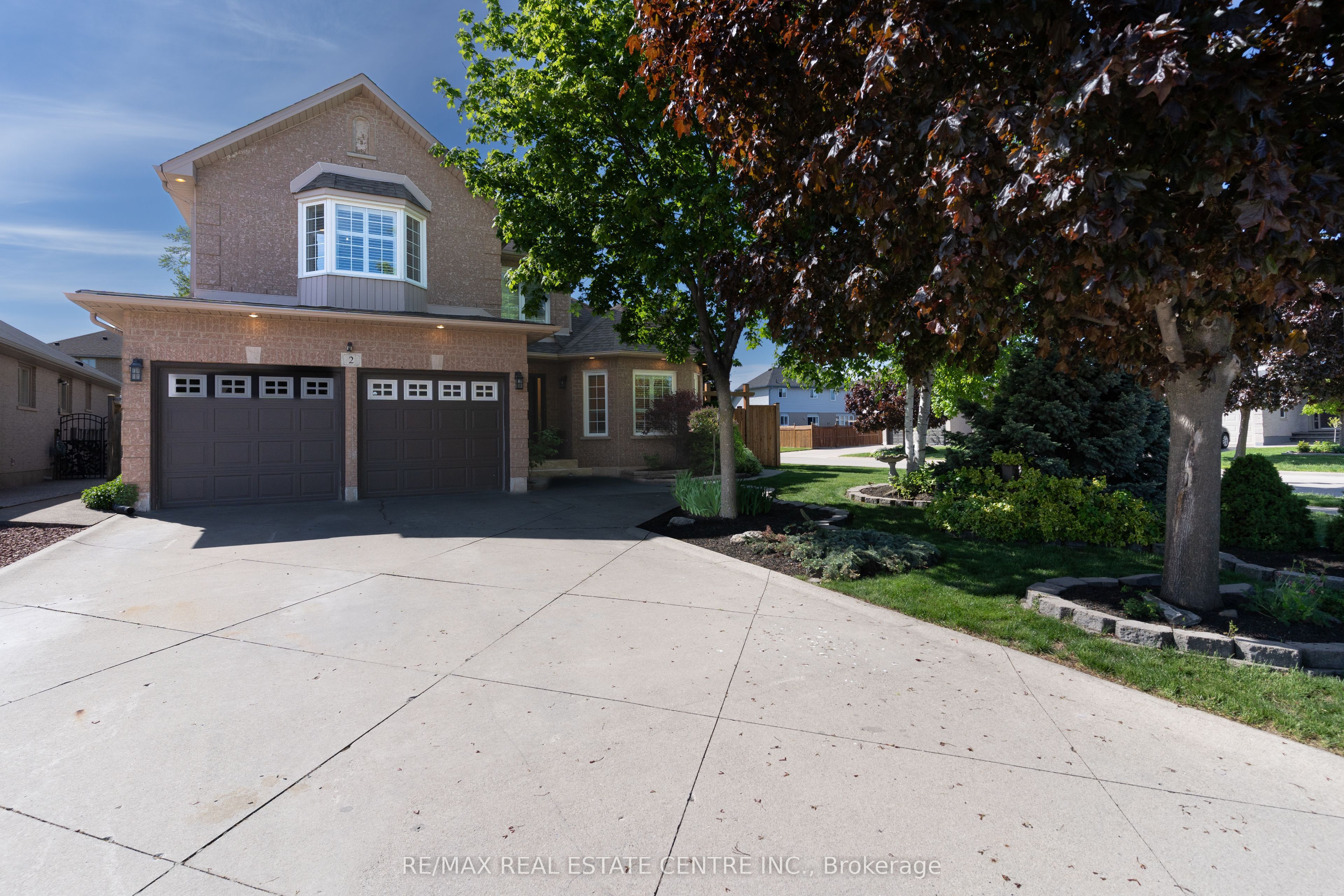 2 Orvieto Court, Hamilton, ON, L8E 5W1