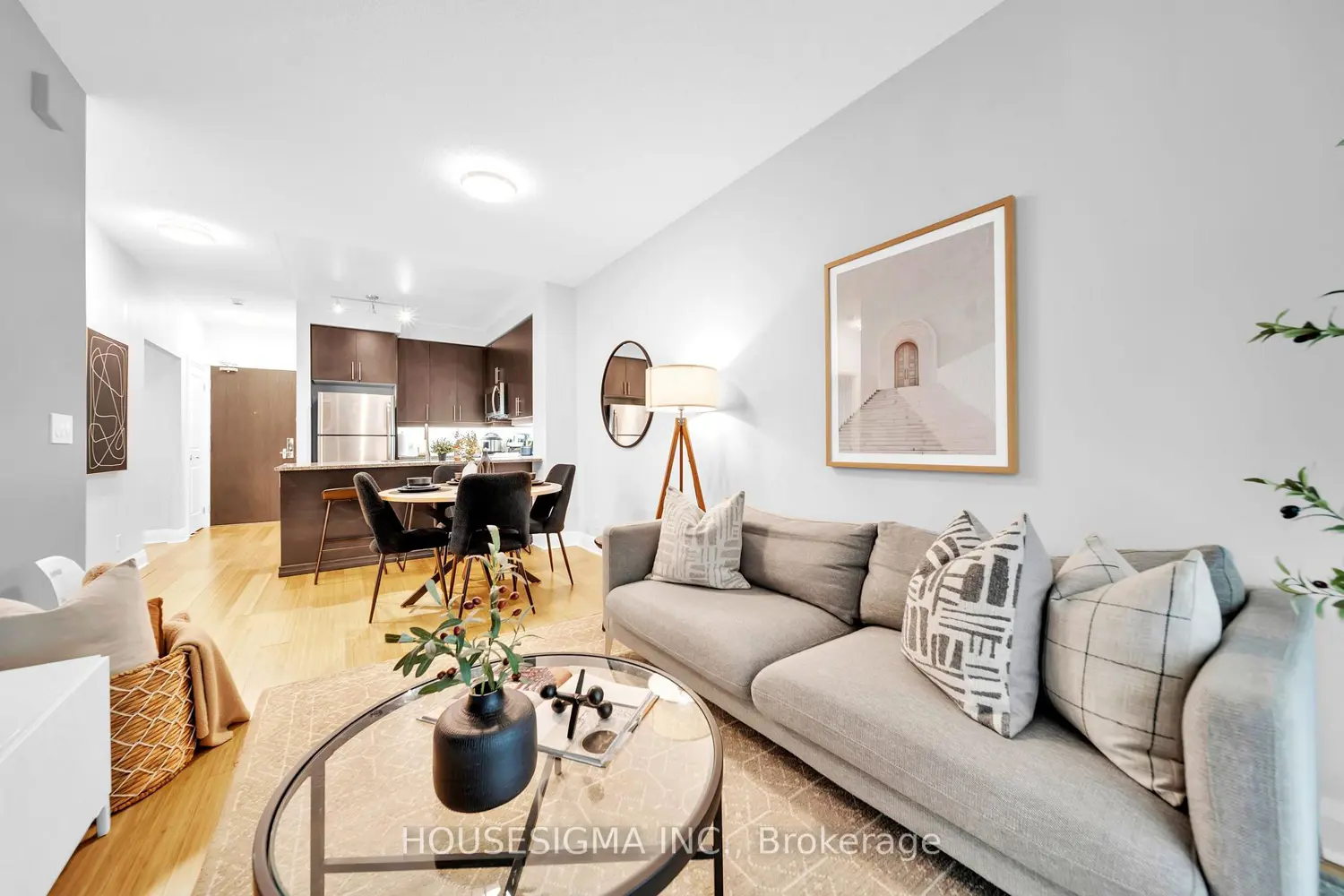 1185 The Queensway Avenue 208 photo 5