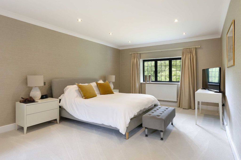 Additional image 14 of 5 bed detached house to rentLedborough Wood, Beaconsfield, Buckinghamshire HP9