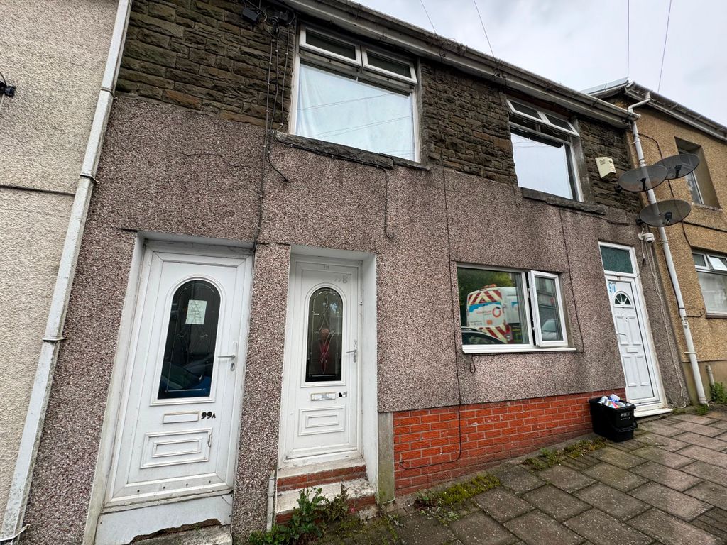 2 bed flat to rent99B High Street, Ogmore Vale, Bridgend CF32