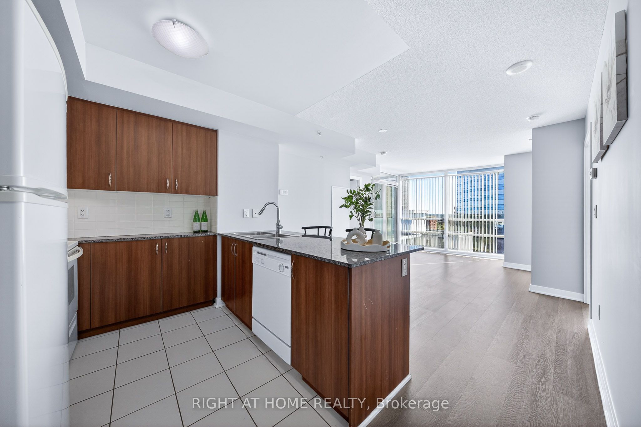 1307-5740 Yonge Street, Toronto, ON, M2M 3T3 photo 4