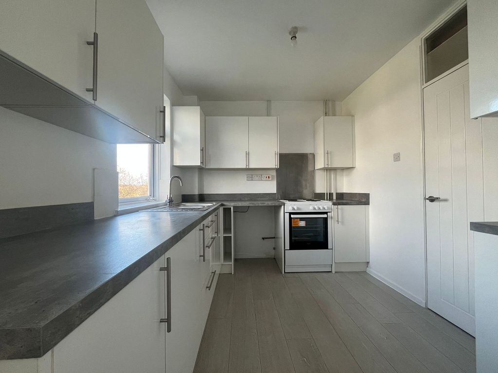 2 bed flat to rentSickert Close, Newport NP19