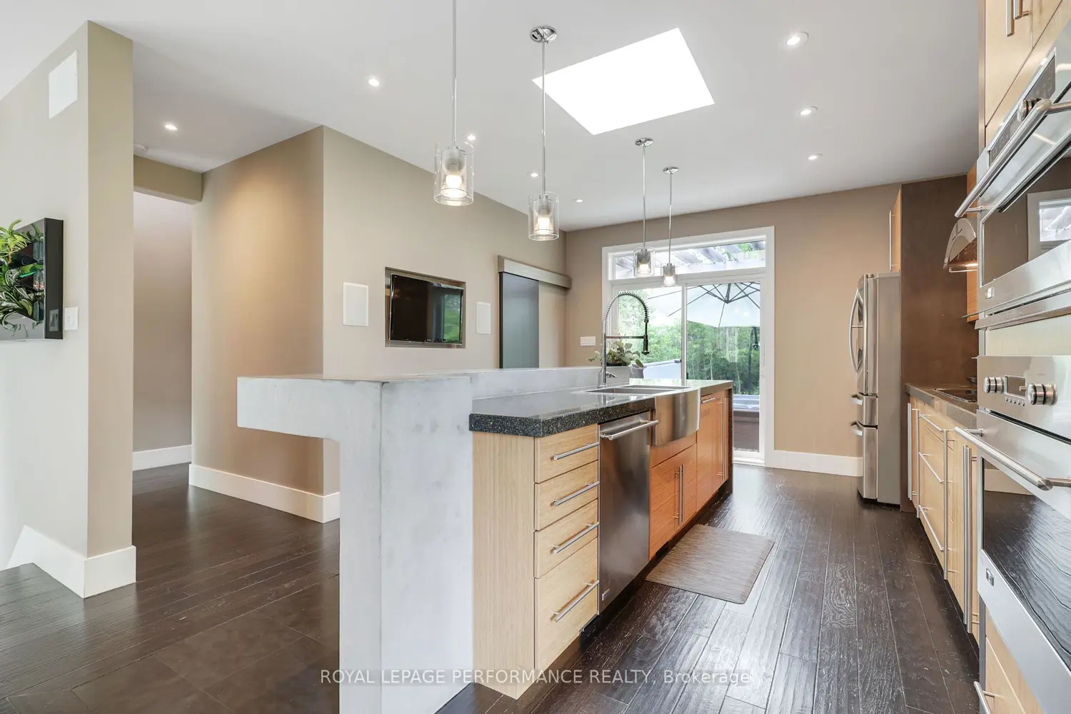 1141 Julia Court photo 5