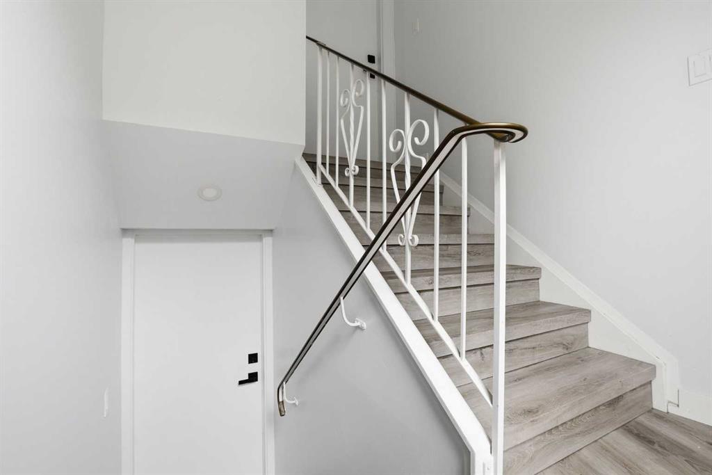 Additional image 4 of 5407 Dalrymple Crescent NW, Calgary, AB, T3A 1R2