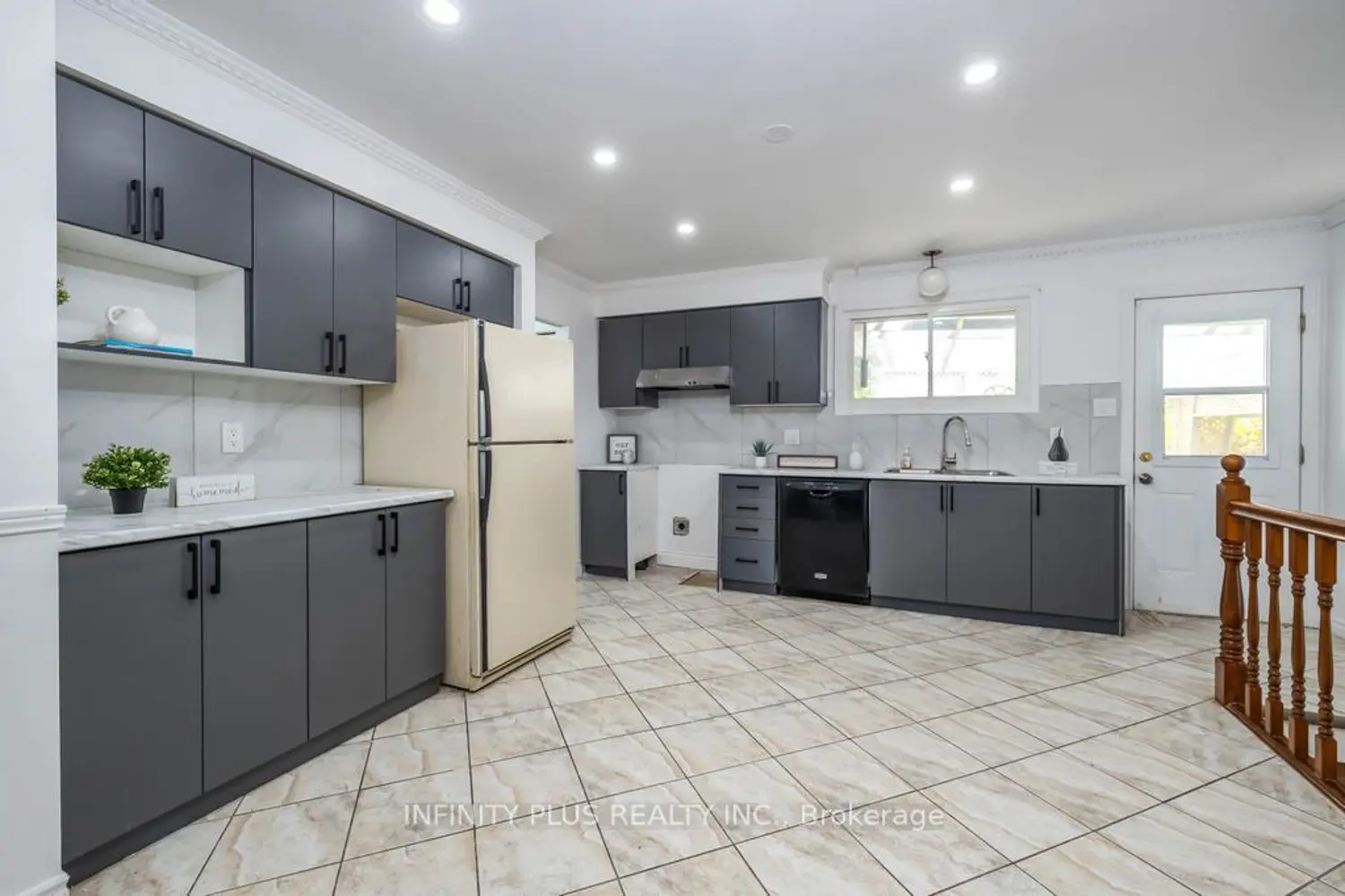Additional image 3 of 180 St Jerome Crescent