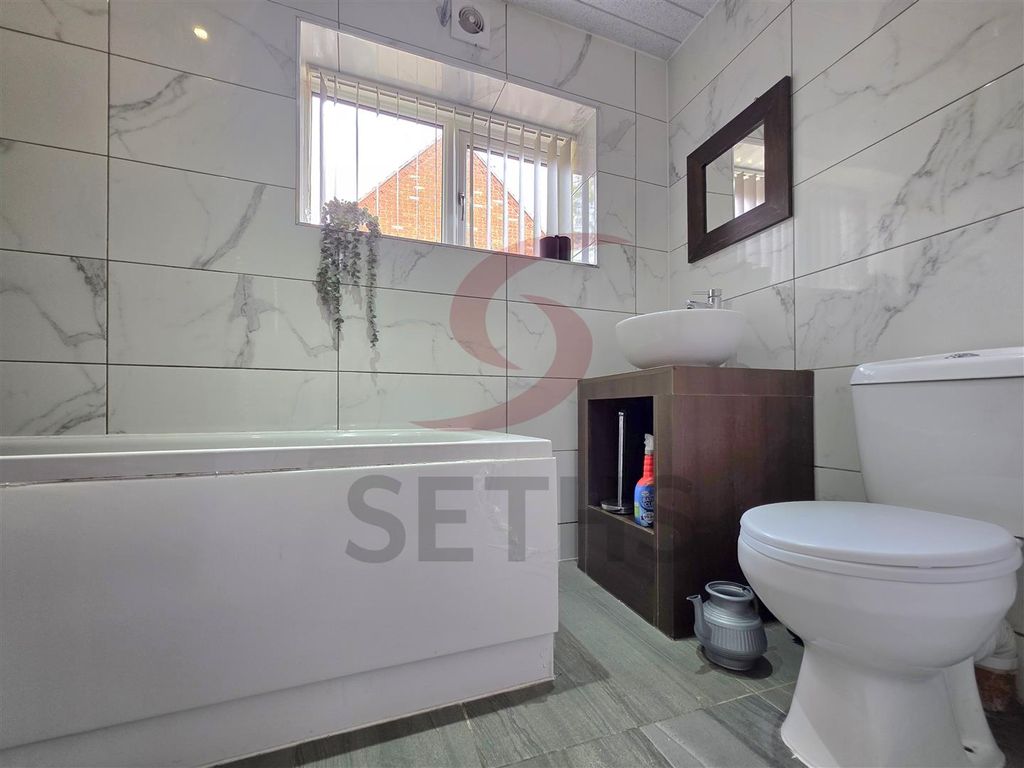 Additional image 10 of 2 bed flat to rentGipsy Lane, Humberstone, Leicester LE5