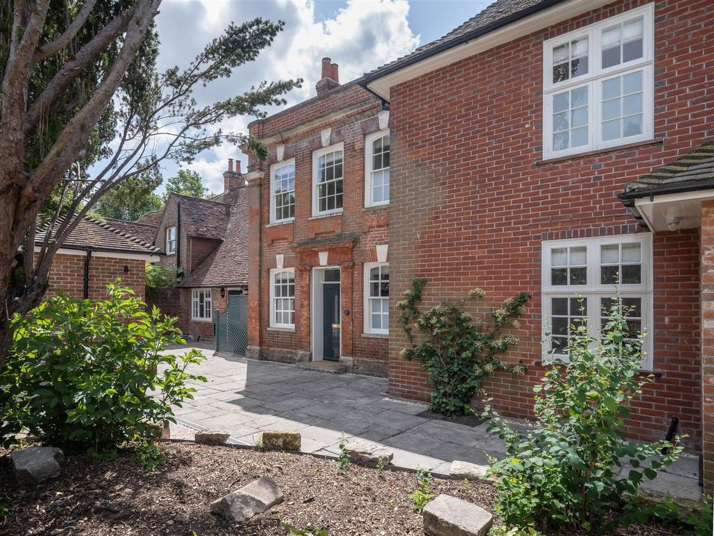 Additional image 2 of 5 bed property to rentDe Vaux Place, Salisbury SP1
