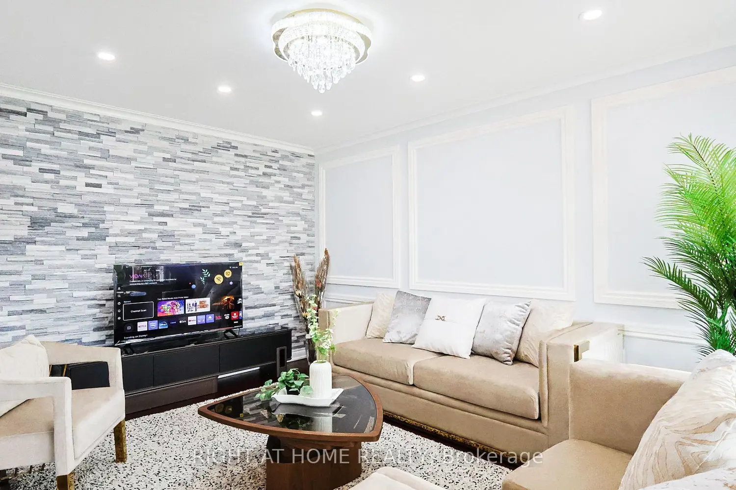 150 Tower Drive photo 3