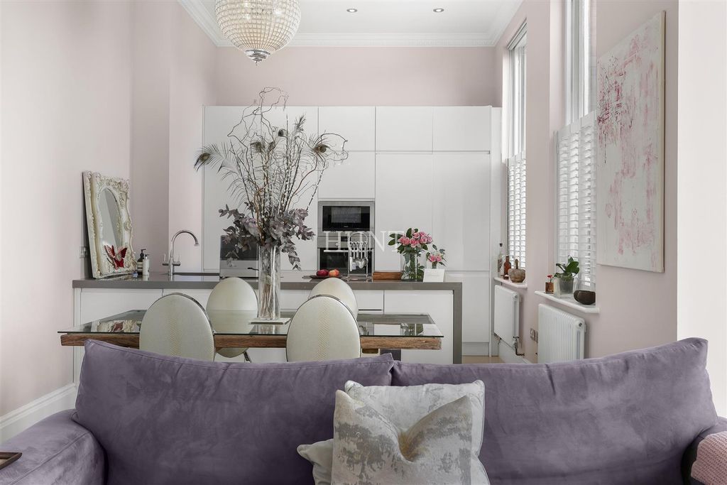 Additional image 6 of 3 bed flat for saleNorthumberland House, Repton Park, Woodford Green IG8