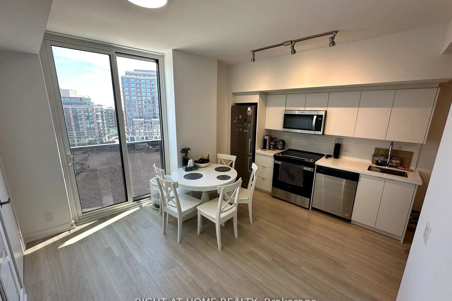 30 Tretti Way 903