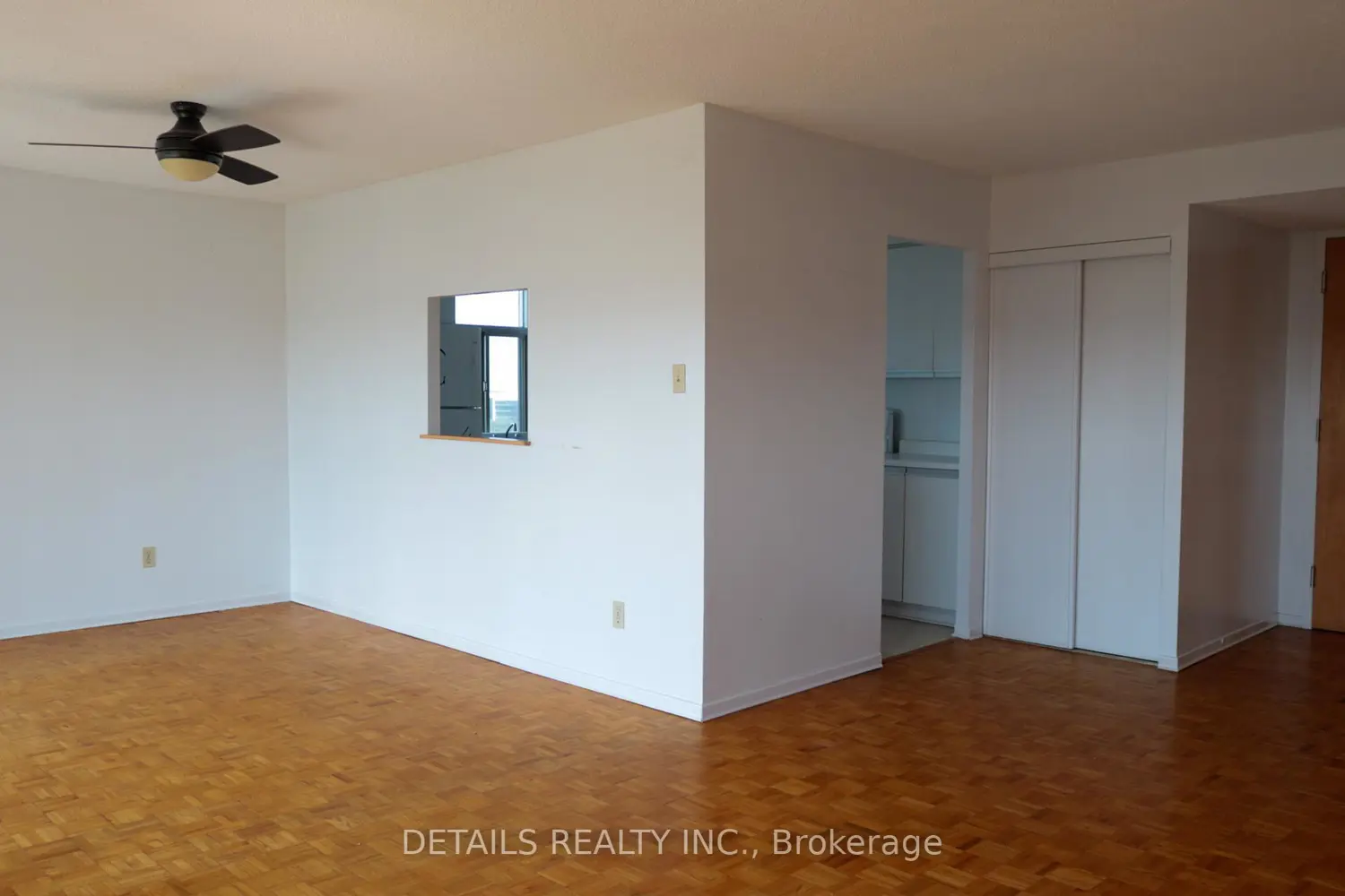2760 Carousel Crescent 1009 photo 5