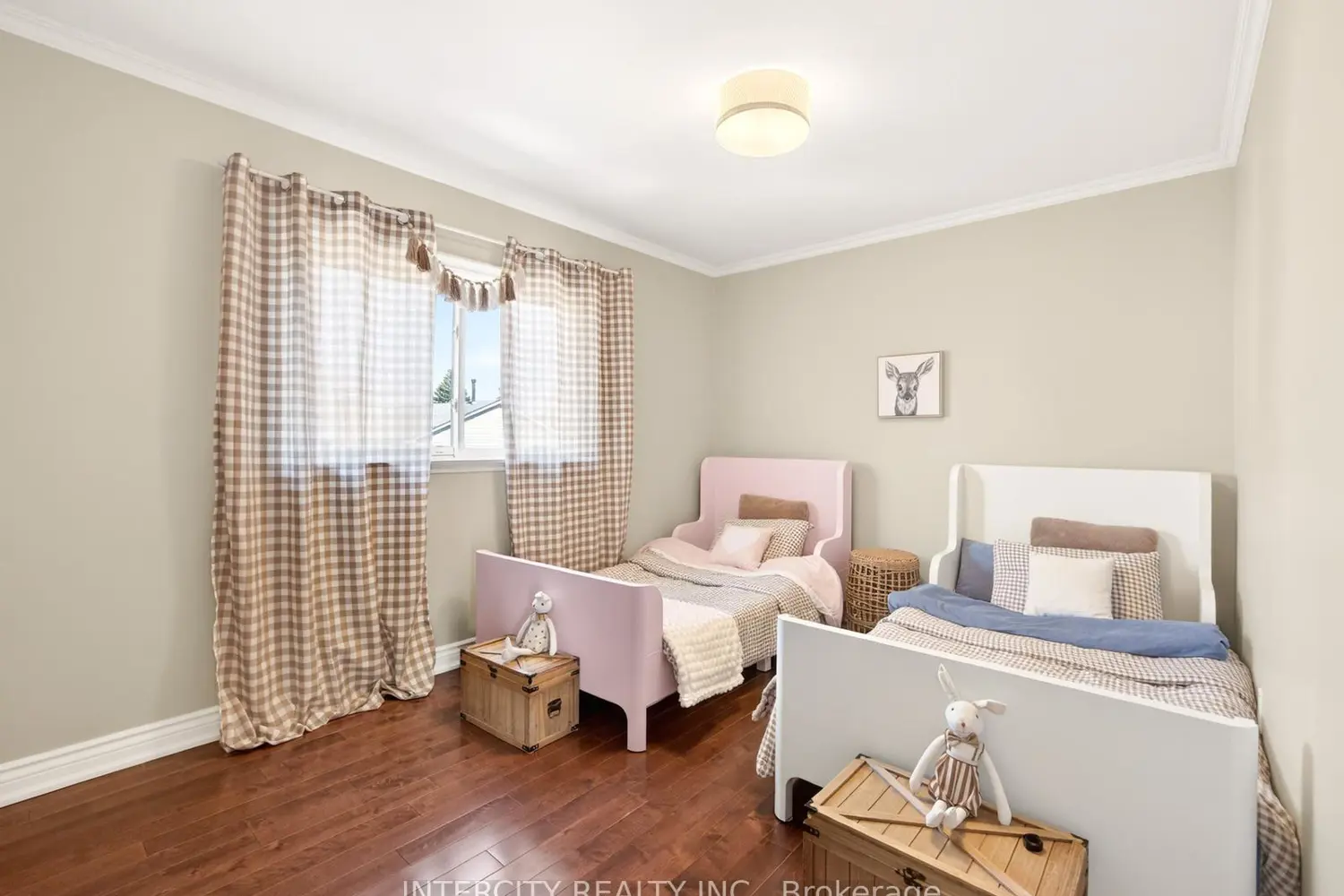 Additional image 14 of 3976 Taffey Crescent