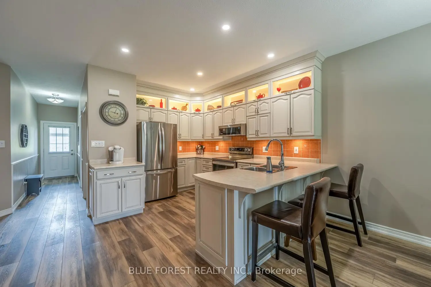 Additional image 2 of 948 Colborne Street 2