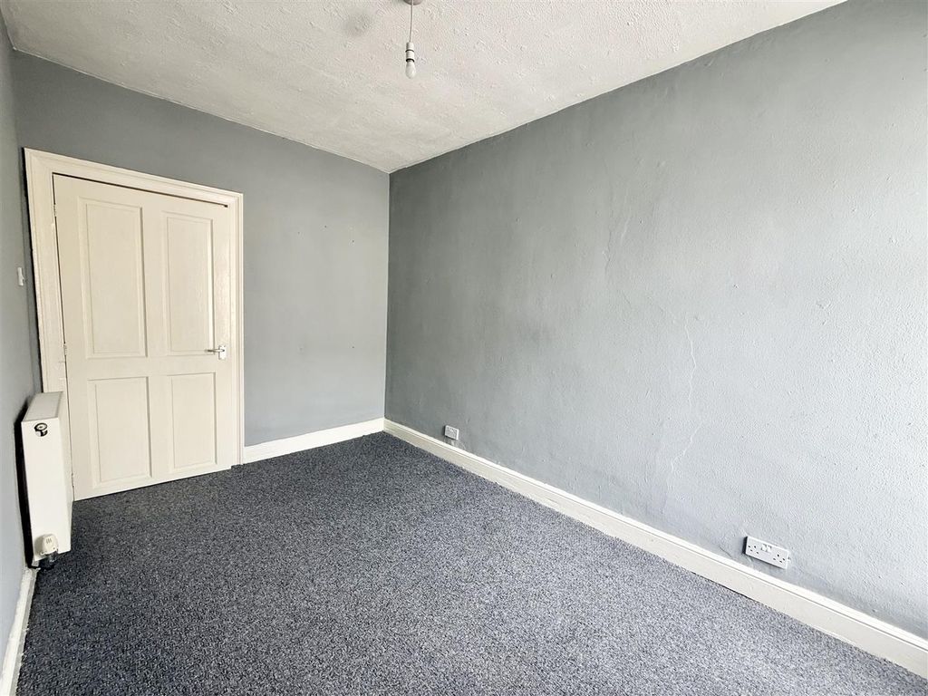 Additional image 9 of 3 bed property to rentLaws Street, Pembroke Dock SA72