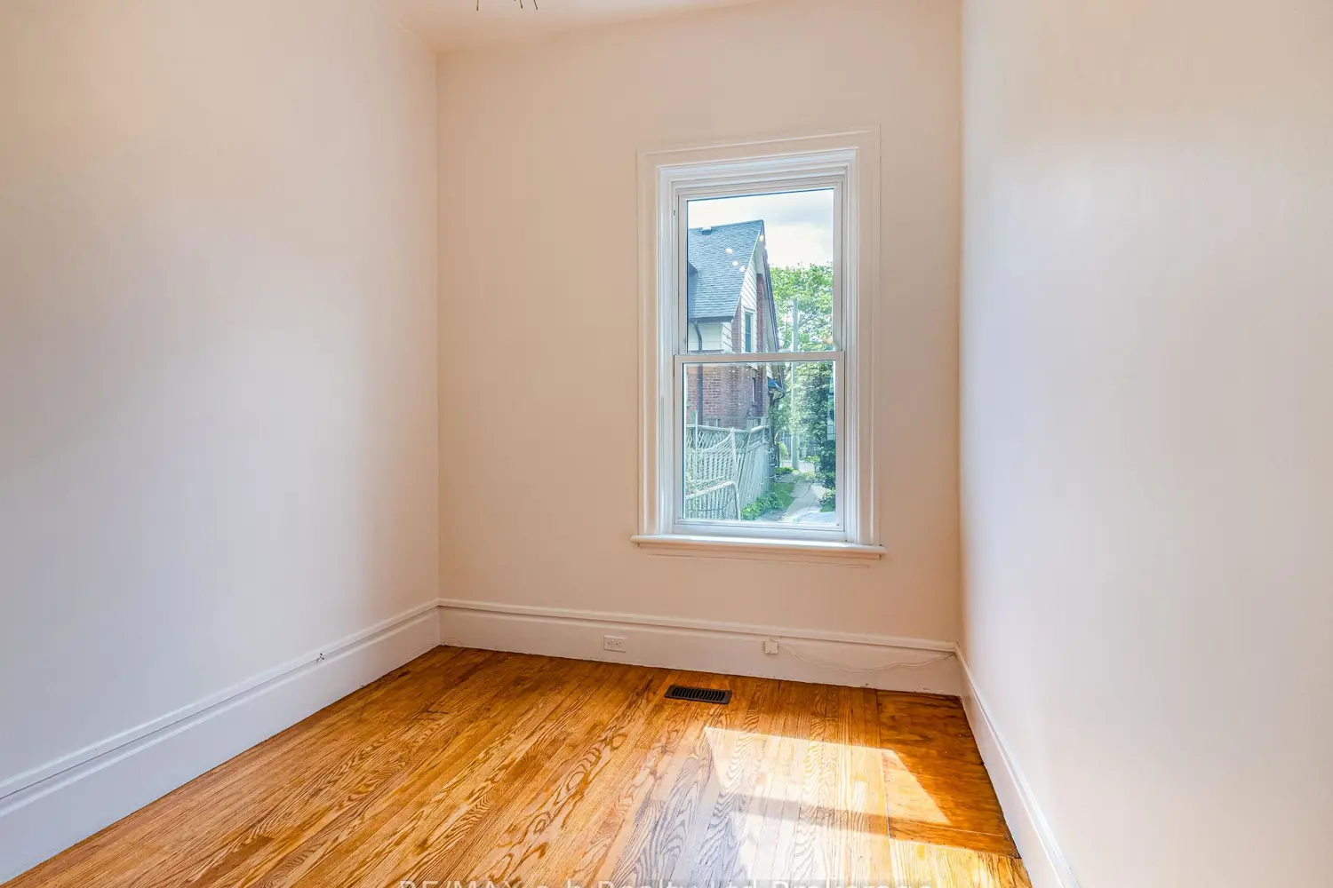 Additional image 13 of 544 Grace Street