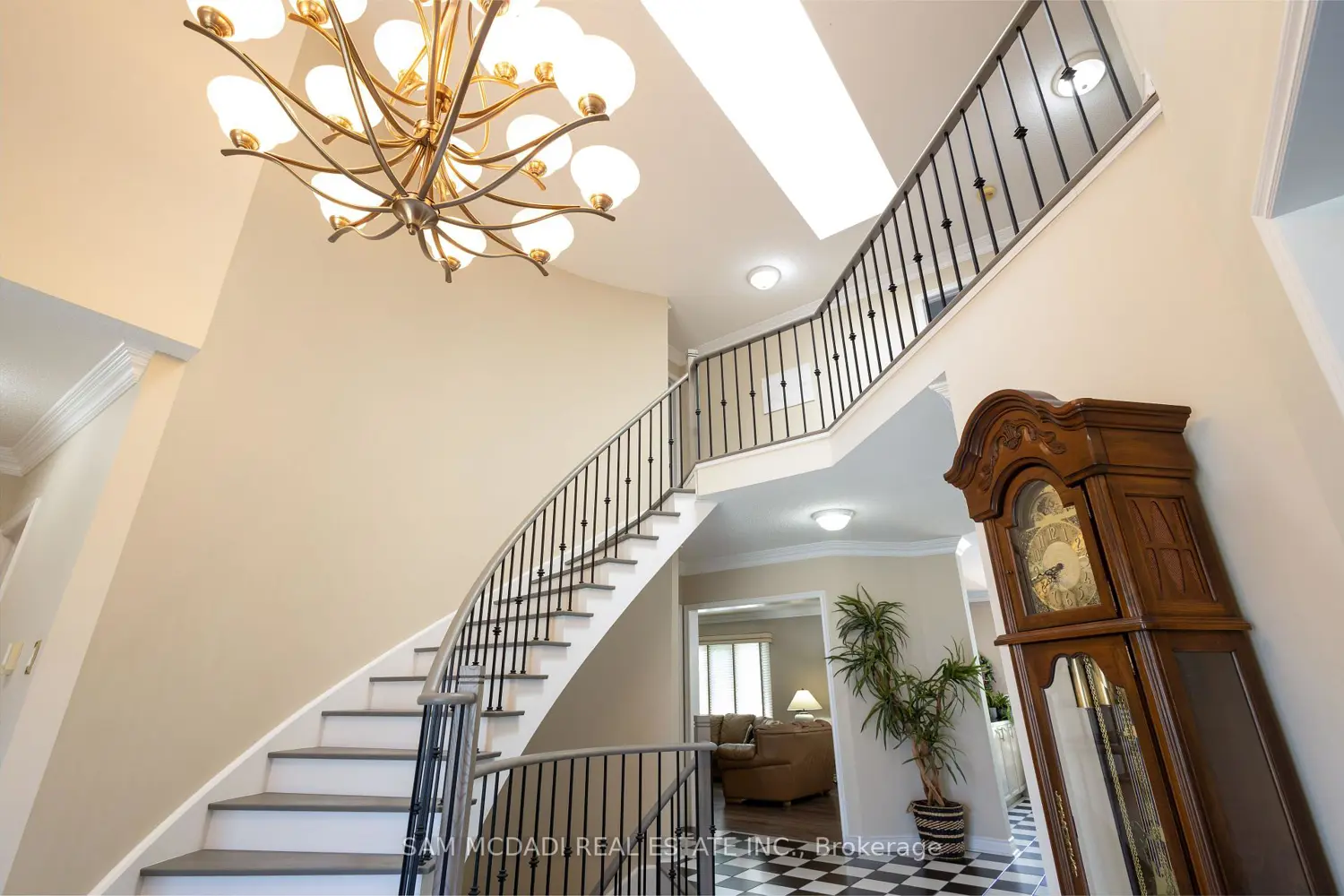 Additional image 9 of 5465 Shorecrest Crescent