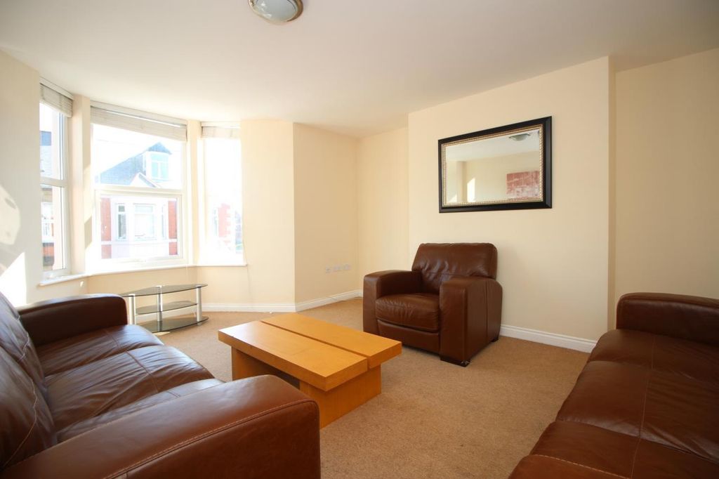 Additional image 2 of 6 bed maisonette to rentHolmwood Grove, Jesmond, Newcastle Upon Tyne NE2