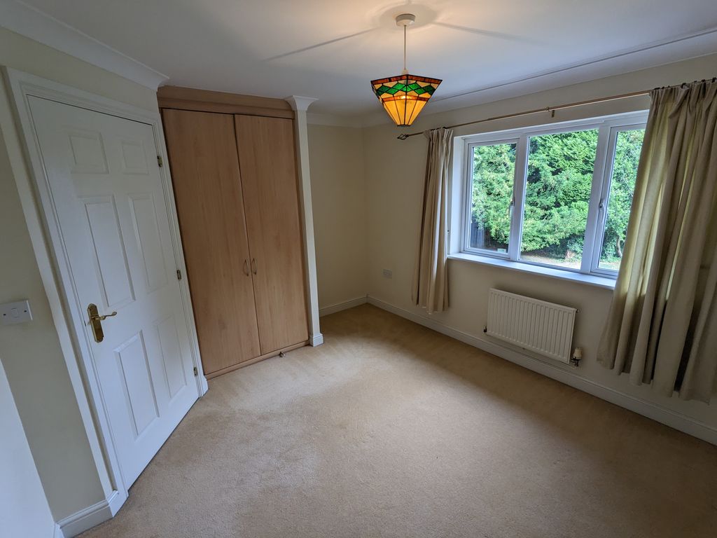 Additional image 12 of 4 bed property to rentVicarage Close, Horsham RH12