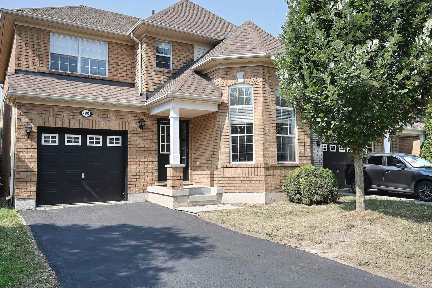 2382 Falkland Crescent