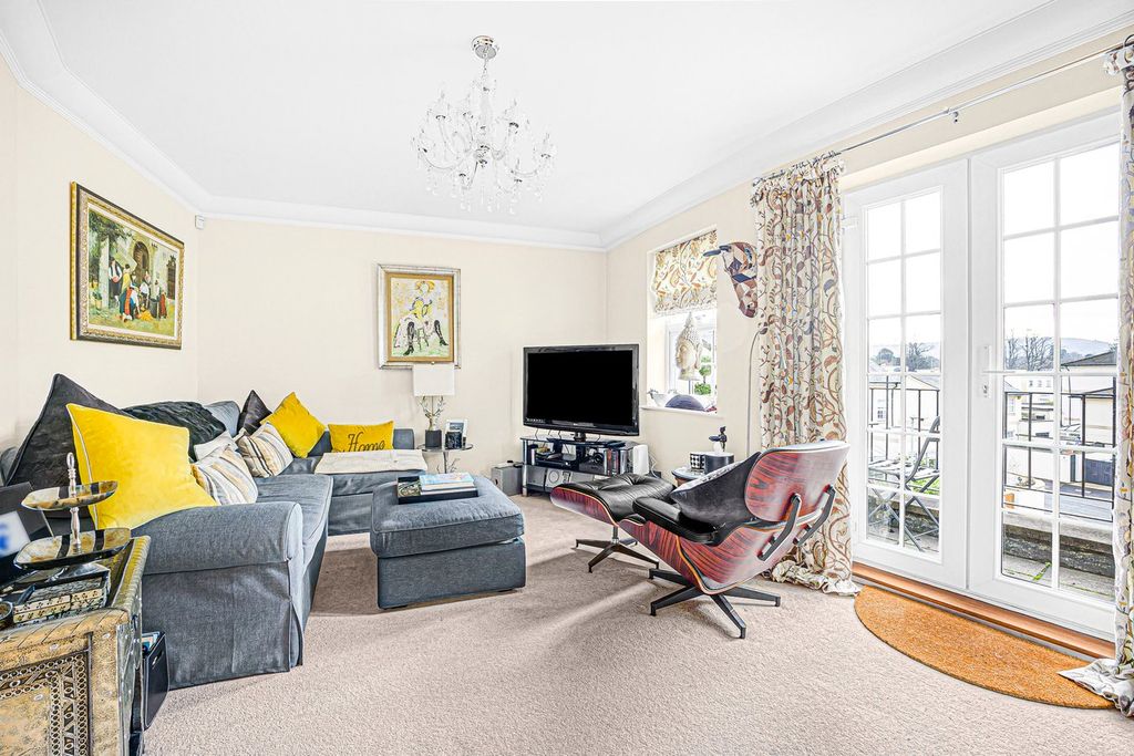 Additional image 3 of 2 bed flat for saleSandford Park Place, Cheltenham GL52