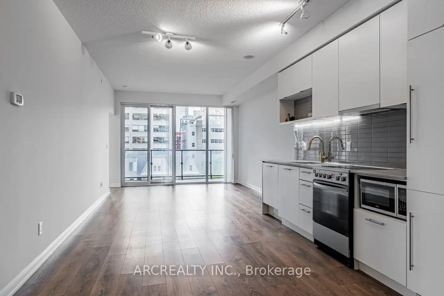 435 Richmond Street 404 photo 5