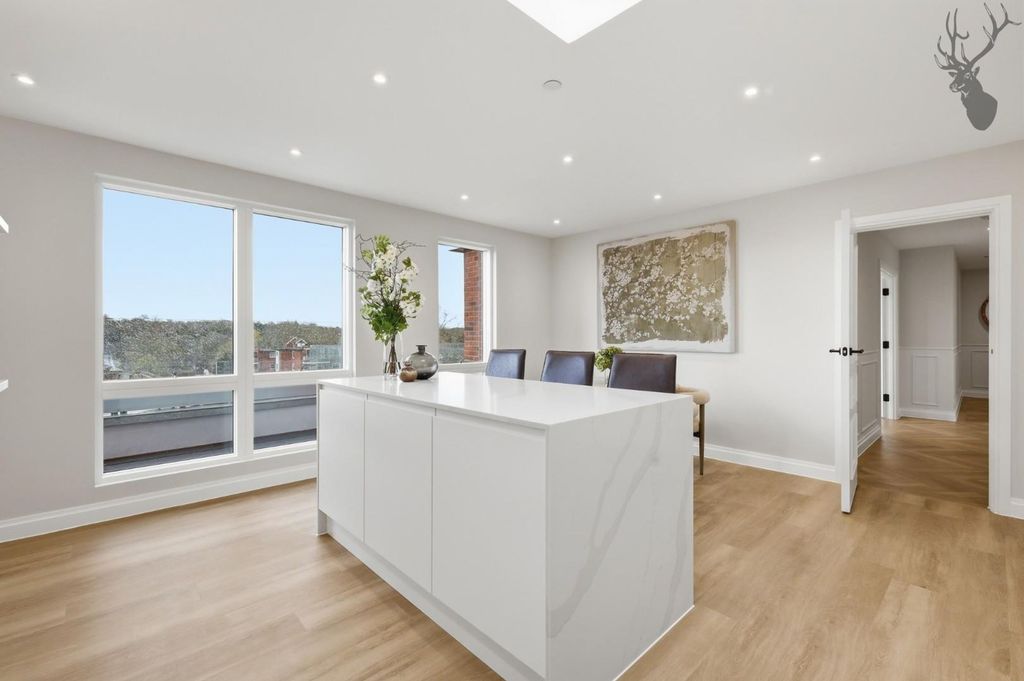 Additional image 6 of 2 bed flat for saleHigh Road, Chigwell IG7