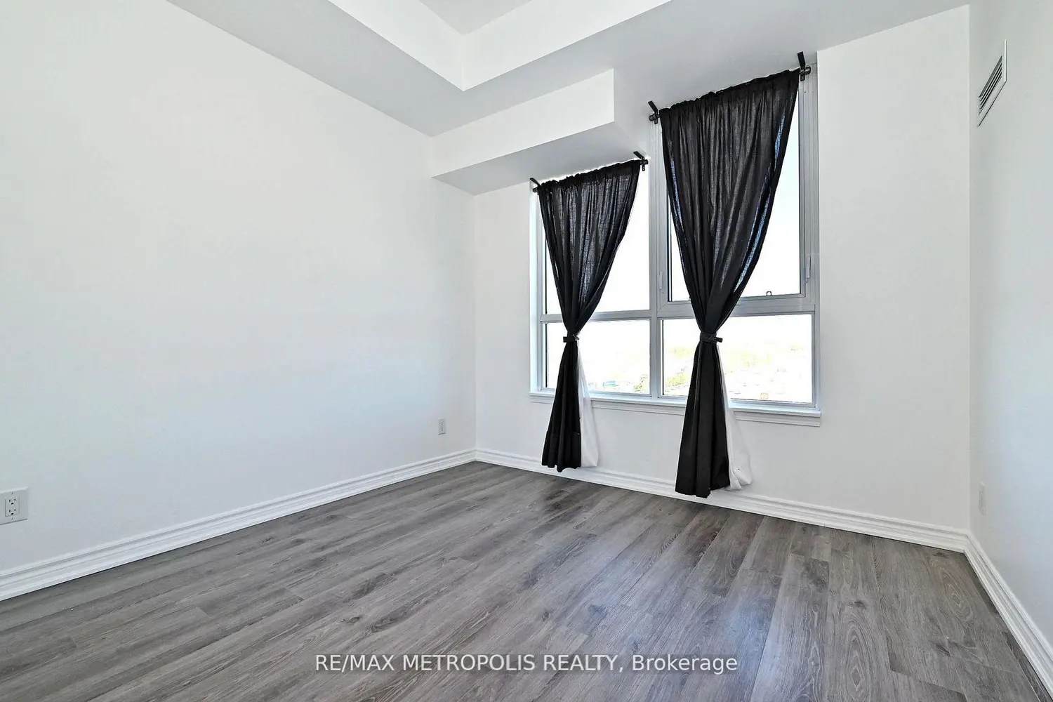 Additional image 10 of 11611 Yonge Street 809