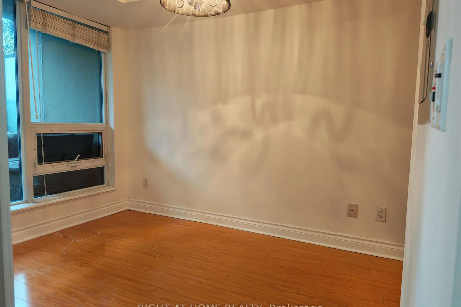 Additional image 8 of 12 Yonge Street 503