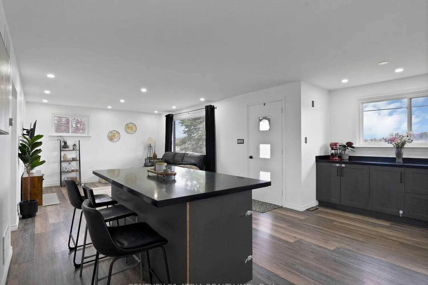6552 Yonge Street