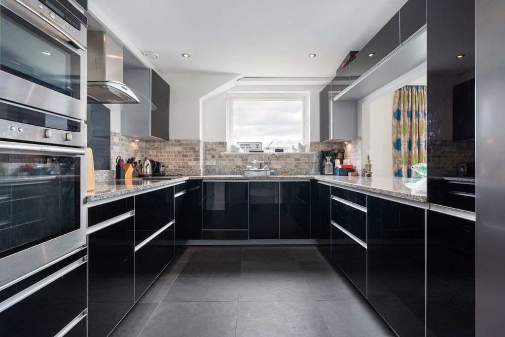 Additional image 7 of 3 bed flat for sale11 Imperial Heights, The Promenade, Port Erin IM9
