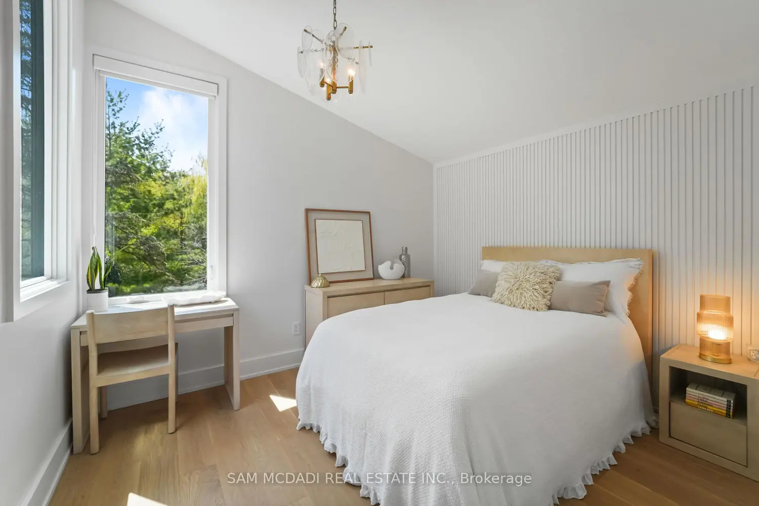 Additional image 2 of 1273 Queen Victoria Avenue