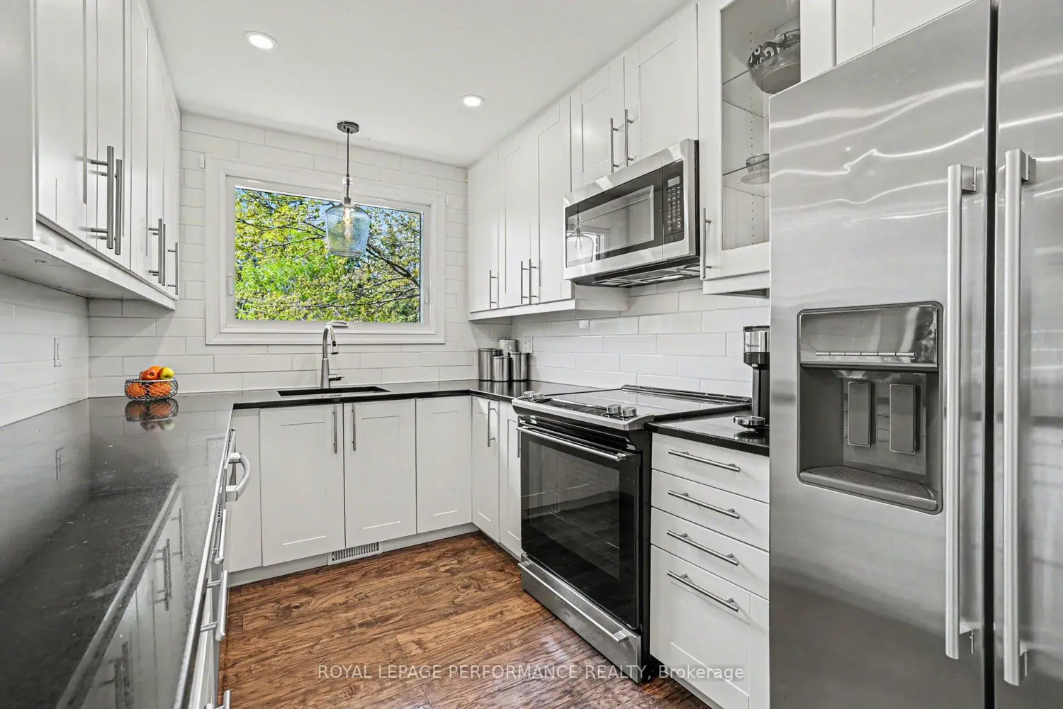 26 Delong Drive photo 3