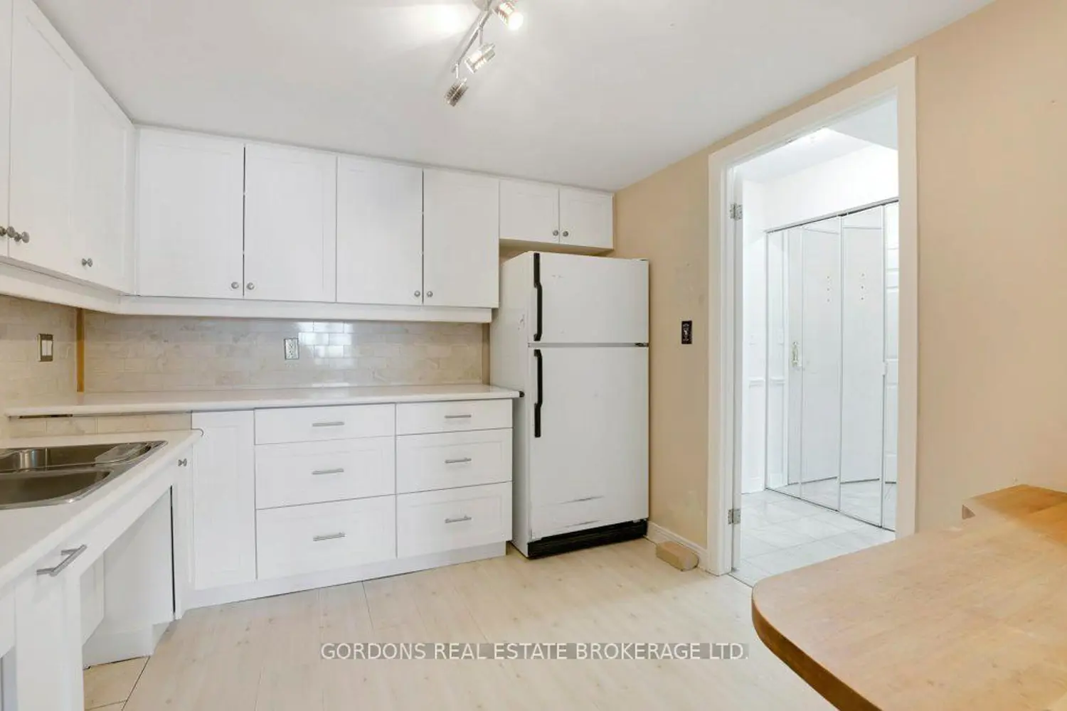 3099 Carling Avenue 103 photo 5