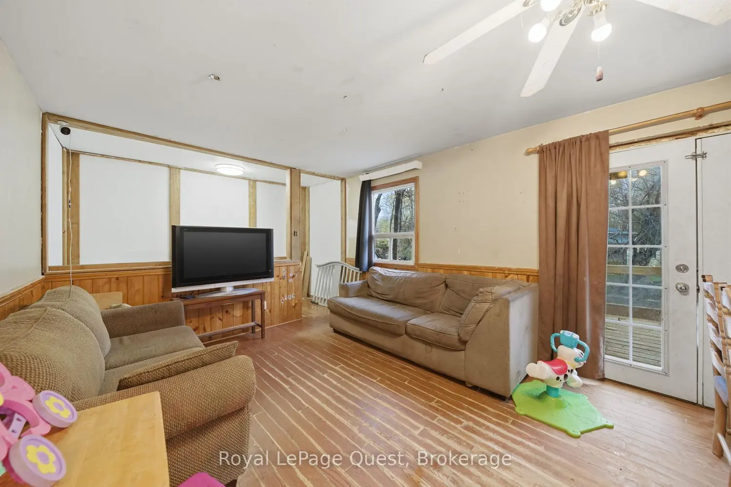 7476 Ash Crescent photo 5