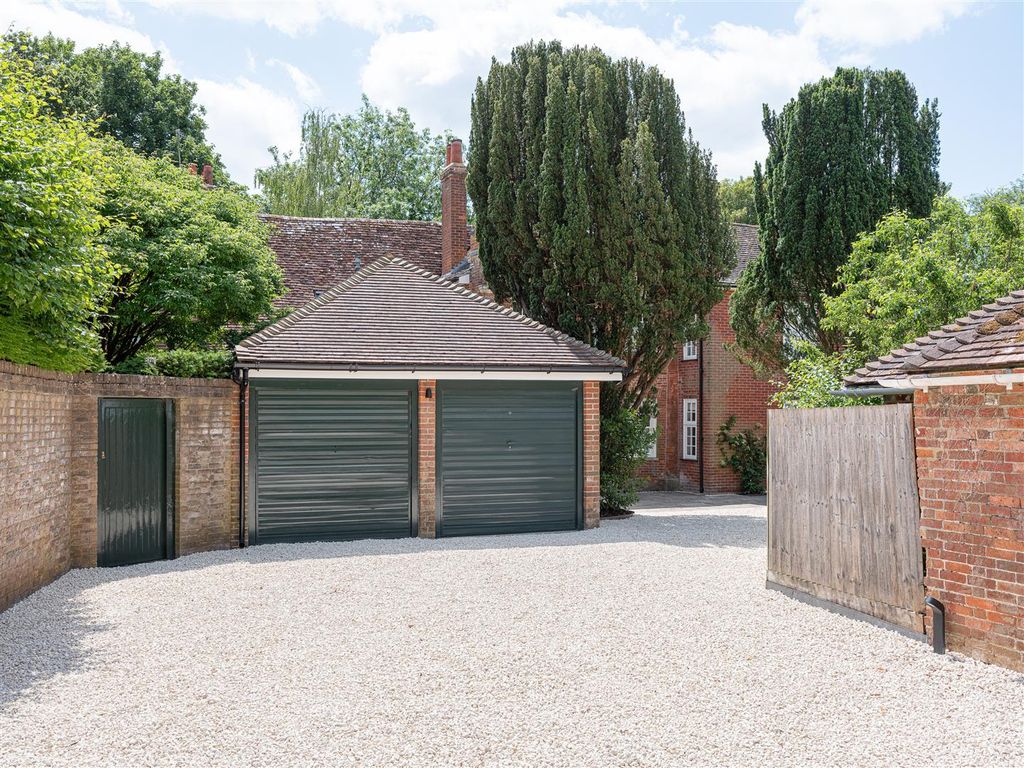 Additional image 39 of 5 bed property to rentDe Vaux Place, Salisbury SP1