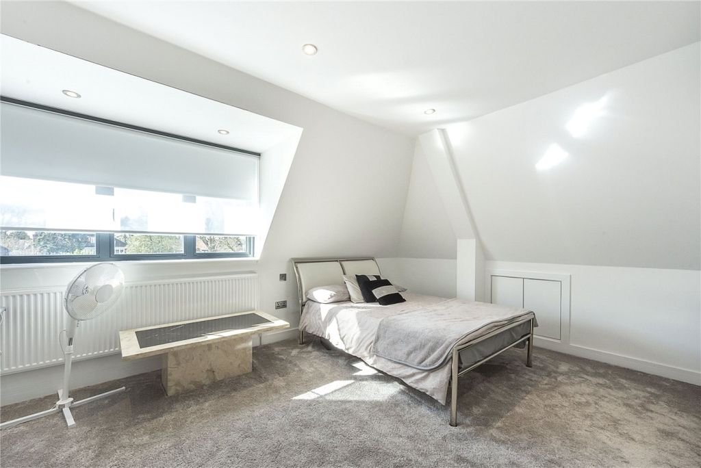 Additional image 10 of 6 bed detached house to rentGaviots Way, Gerrards Cross SL9