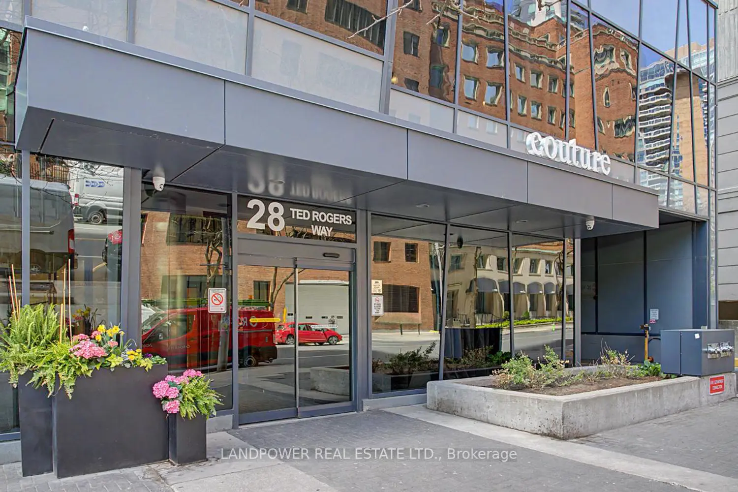 28 Ted Rogers Way 2808 photo 2