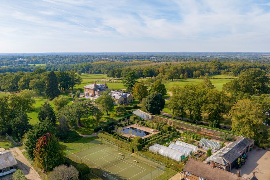 Additional image 12 of 8 bed property for saleWood Hall Lane, Radlett, Hertfordshire WD7