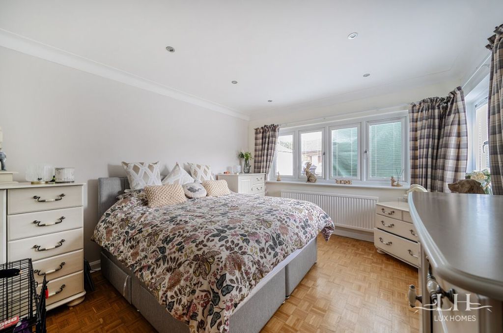 Additional image 8 of 3 bed detached bungalow for saleBrook Close, Romford RM2